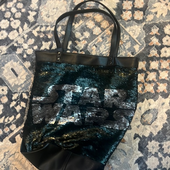 đź’ĄPRICE DROPđź’ĄDisney Star Wars purse flip sequins - Picture 4 of 5